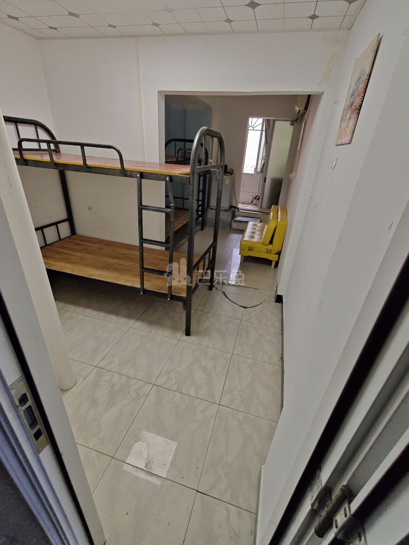 南山村6135976卧室图0