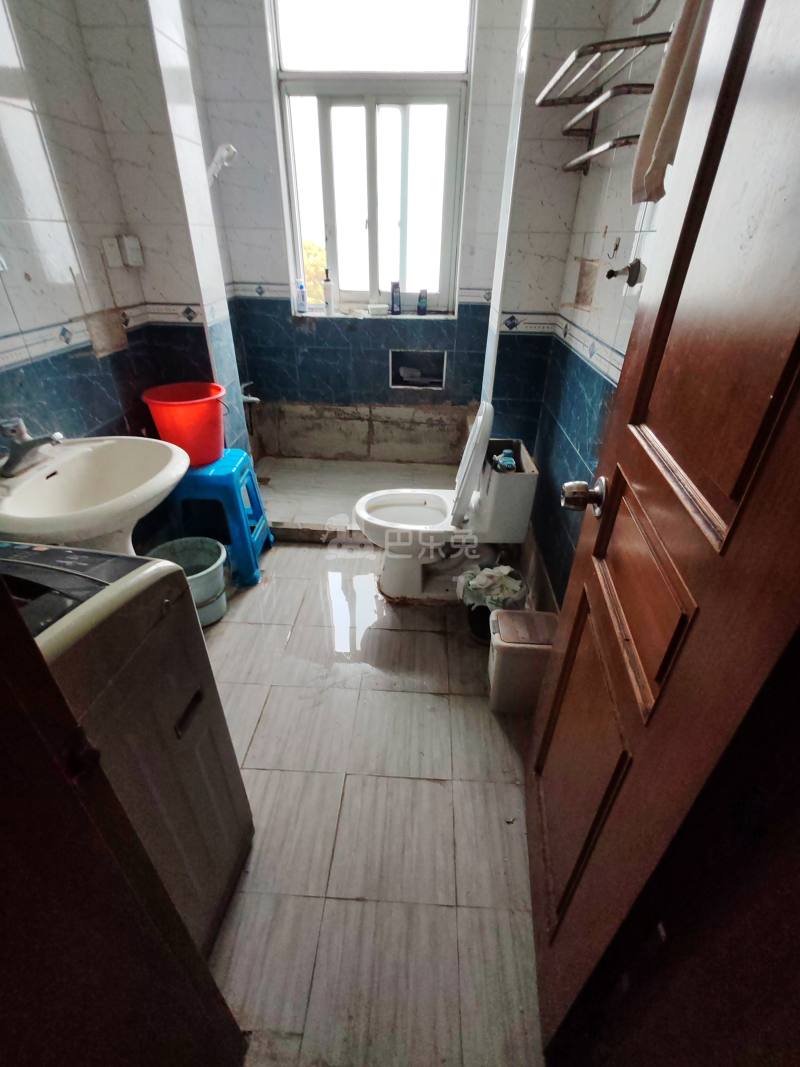 东城花苑一村6164826卫生间图8