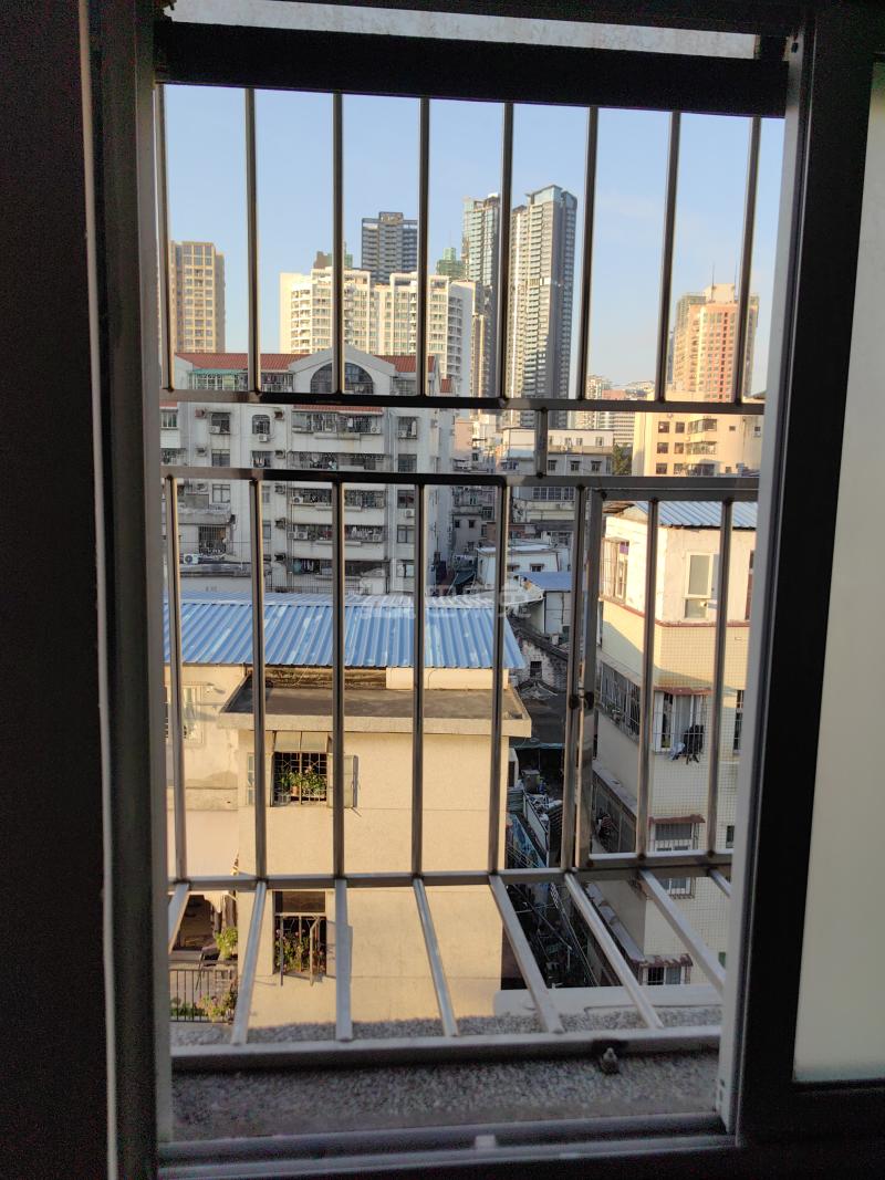 大新村6252375卧室窗户图7