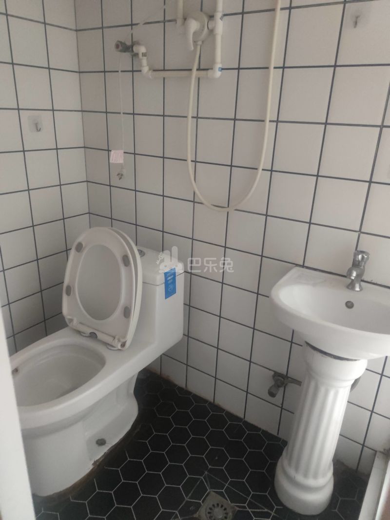 鑫峰苑6351718卫生间图5