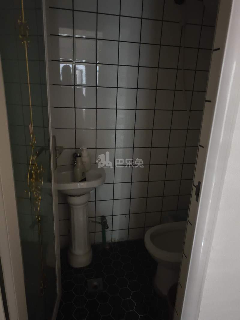 鑫峰苑6351718卫生间图4