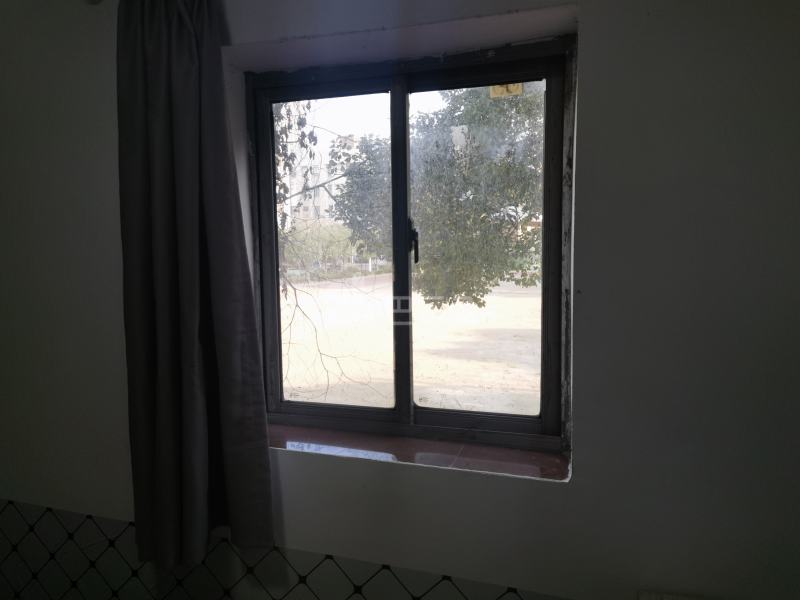 延吉东路130弄小区6385215卧室窗户图7