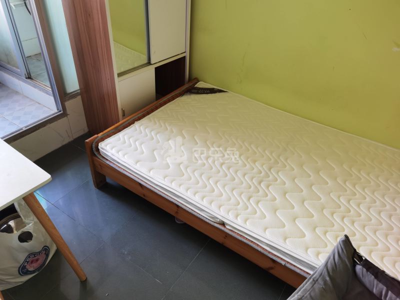 宏华苑小区6399973卧室图0