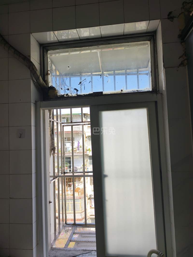 海湾花园6408757卧室窗户图10