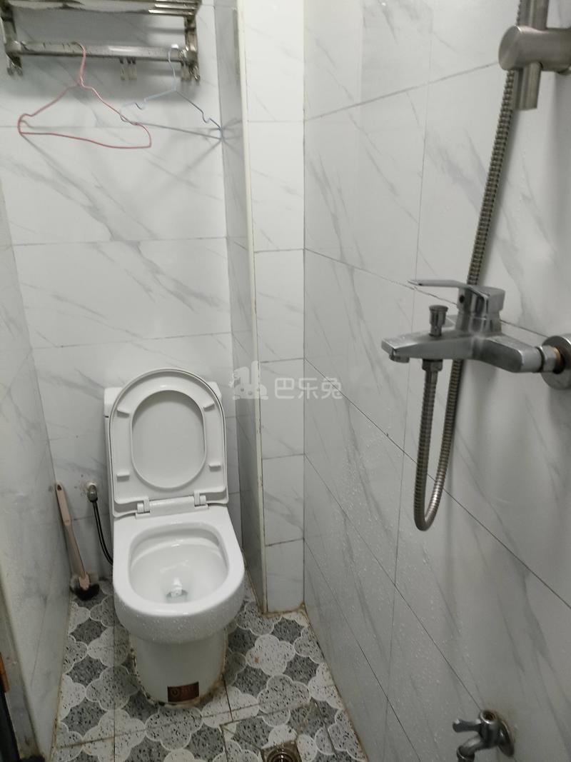石厦东村215栋6421971卫生间图6