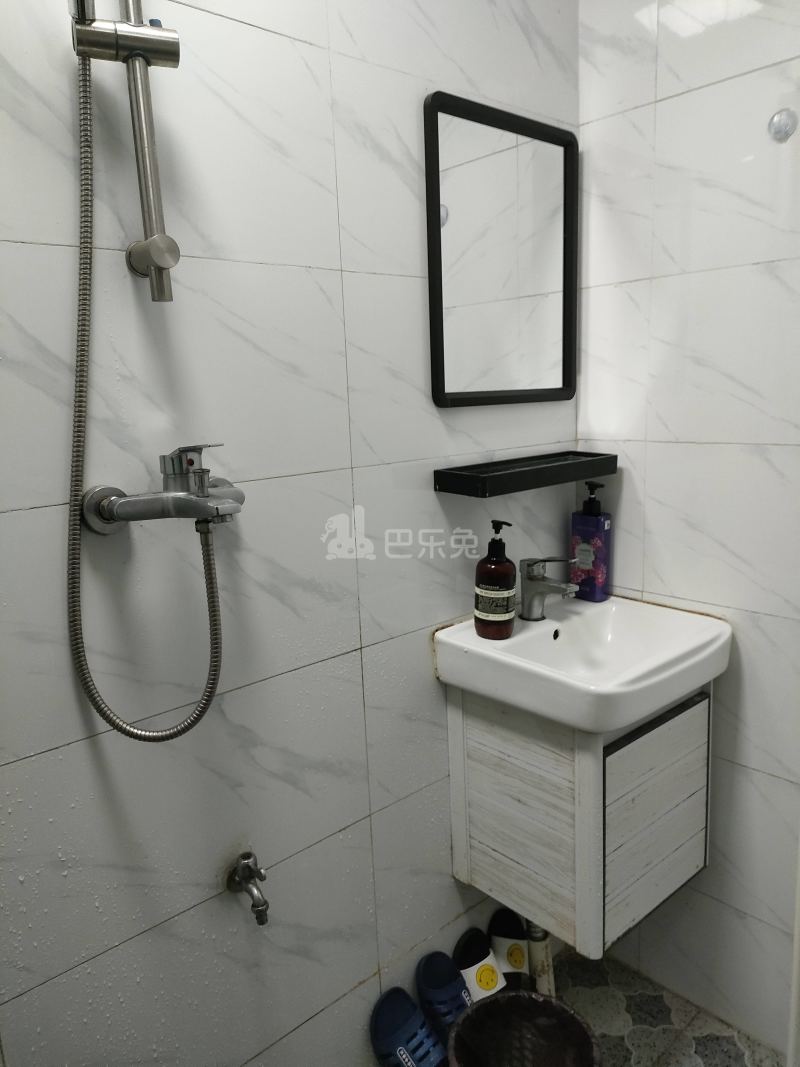 石厦东村215栋6421971卫生间图7