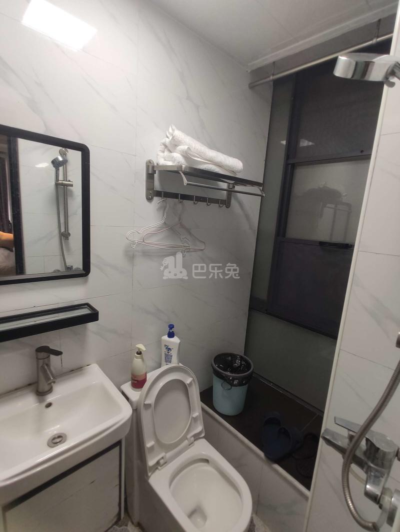石厦东村215栋6421974卫生间图6