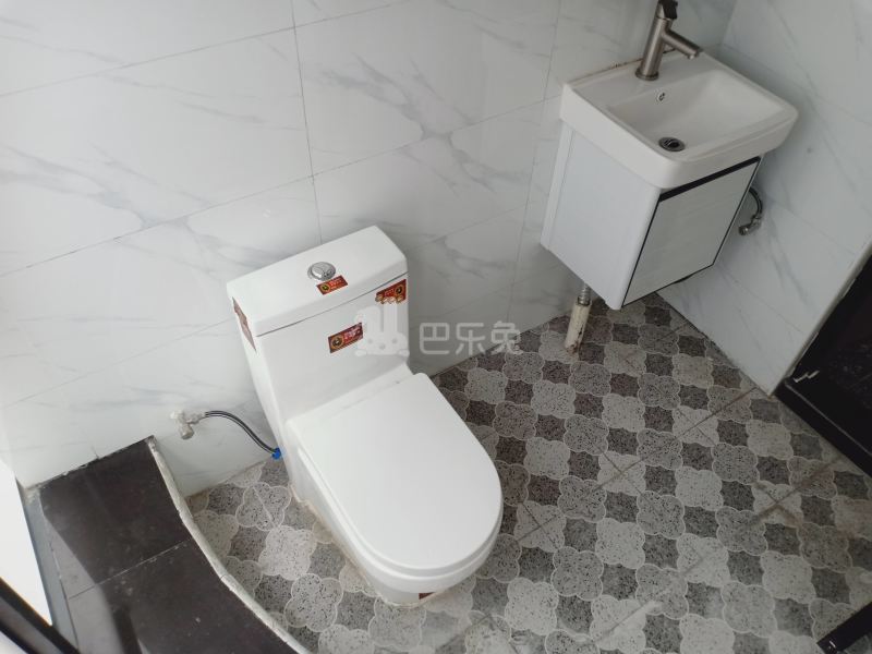 石厦东村215栋6421979卫生间图3