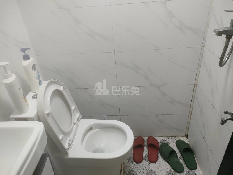 石厦东村215栋6421980卫生间图7