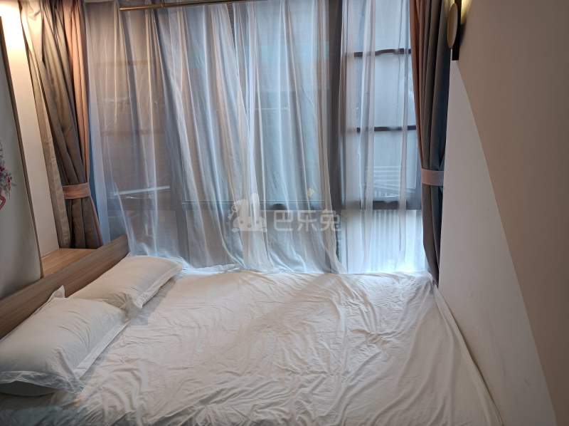 石厦东村215栋6421981卧室图0