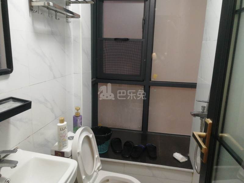 石厦东村215栋6421983卫生间图6