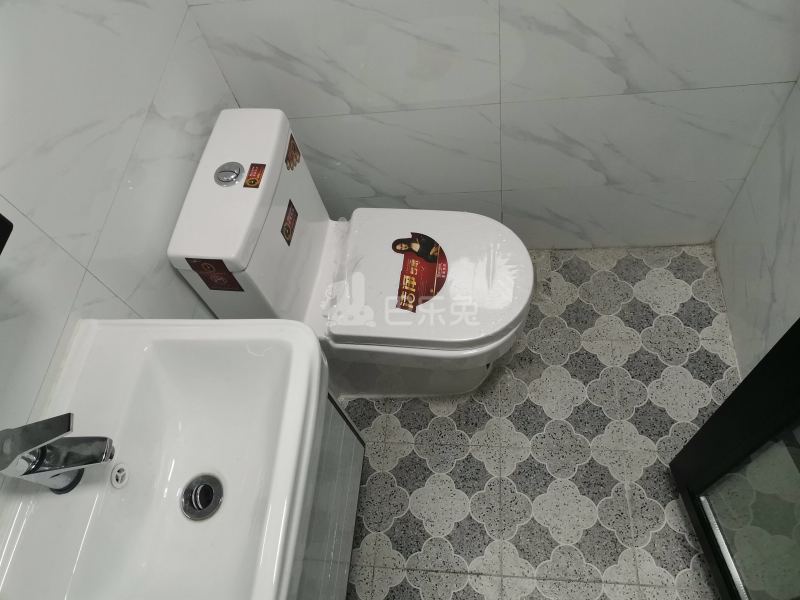 石厦东村215栋6421987卫生间图4