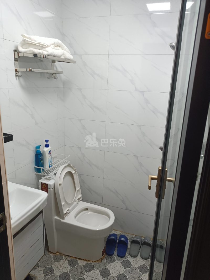 石厦东村215栋6421992卫生间图5