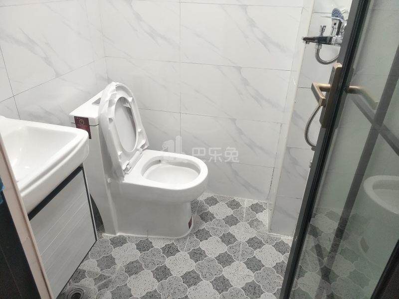 石厦东村215栋6422003卫生间图4