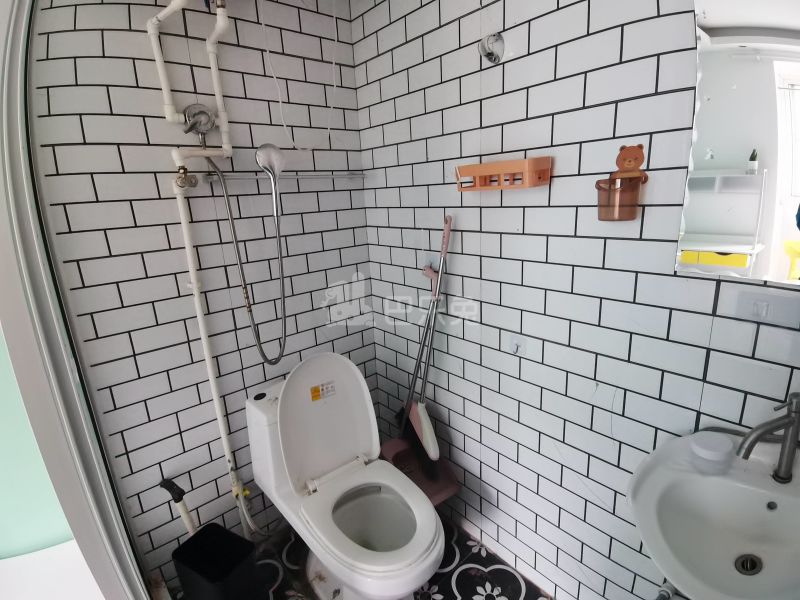 鑫峰苑6466868卫生间图4