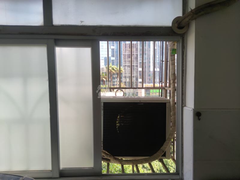 中侨商住楼6468848卧室窗户图6