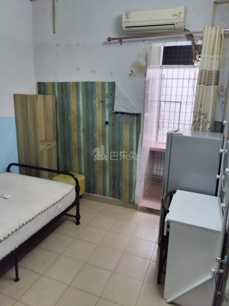 南山村6527905卧室图0