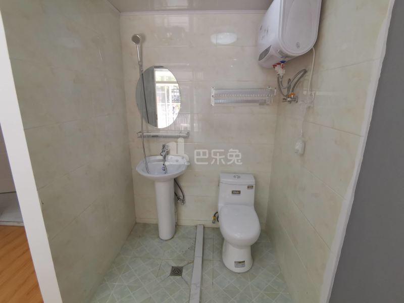樱花路89弄小区6574776卫生间图13
