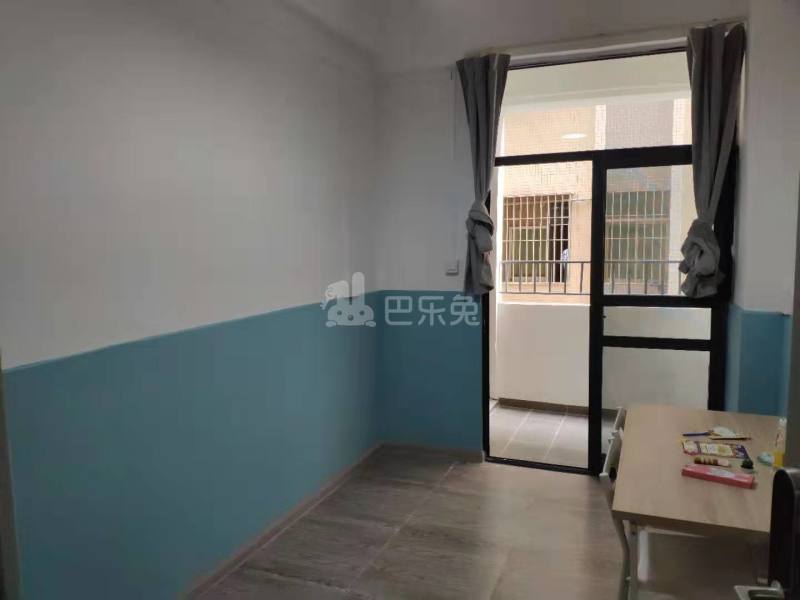 泊寓坪山金竹公社6580459客厅图2