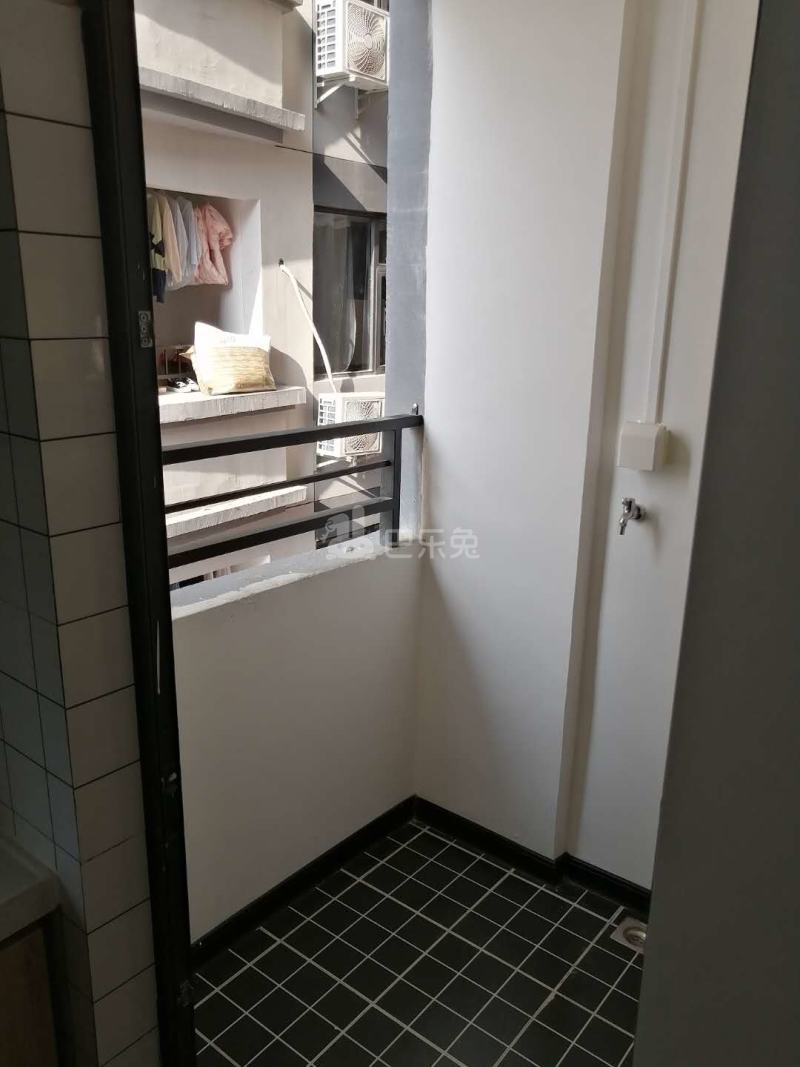 泊寓布吉大芬黄金公社6580792客厅图2