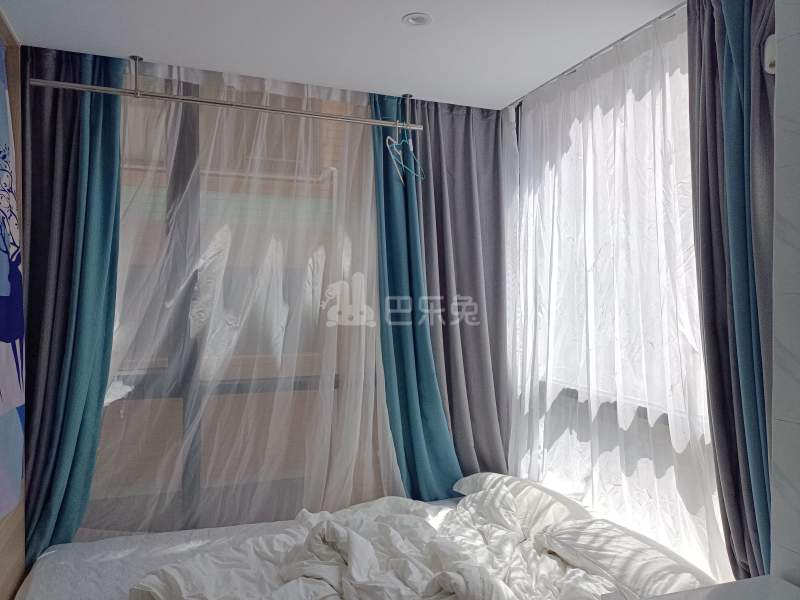 石厦东村215栋6604736卧室窗户图6