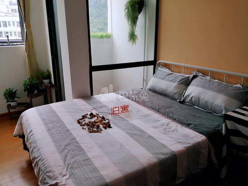 泊寓横岗华茂公社6619078卧室图1