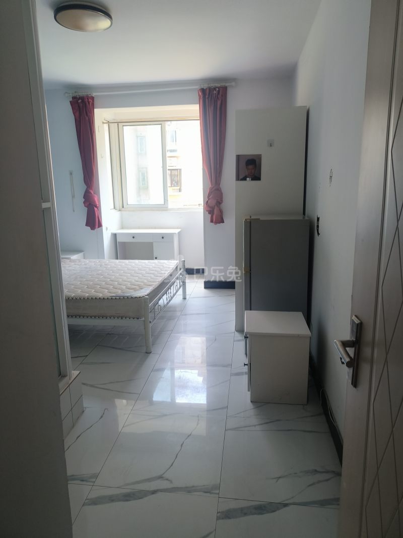 鑫峰苑6672109卧室图0