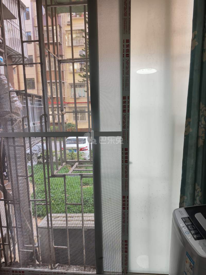 南水小区6674581卧室窗户图11