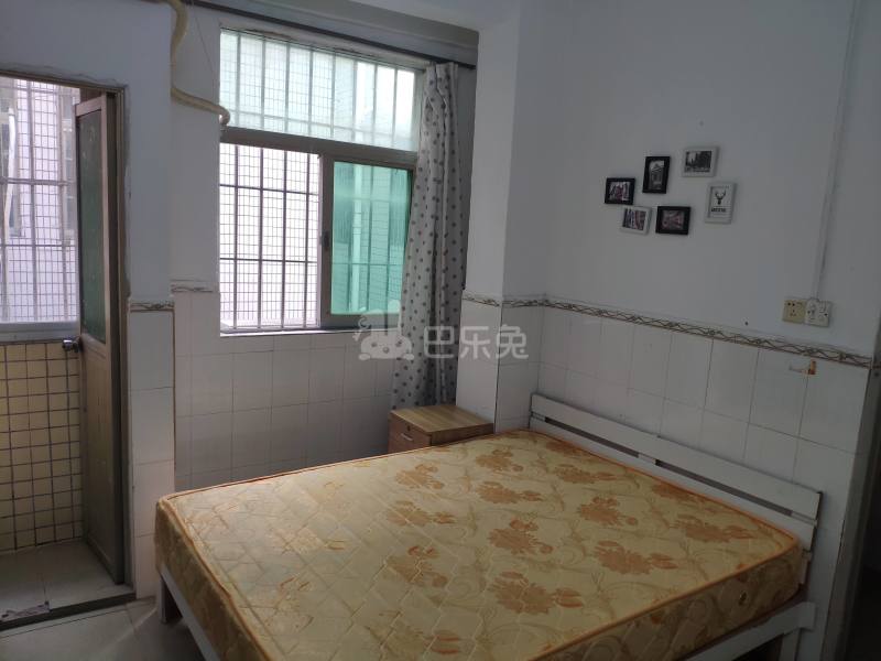 南山村6734880卧室图0