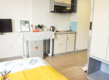 E+青年公寓凤凰西街 1室0厅1卫