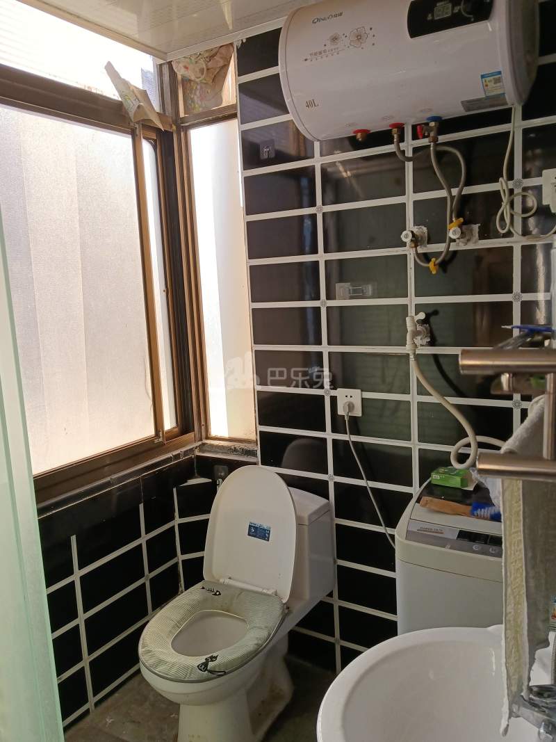 石笋新村6776551卫生间图6