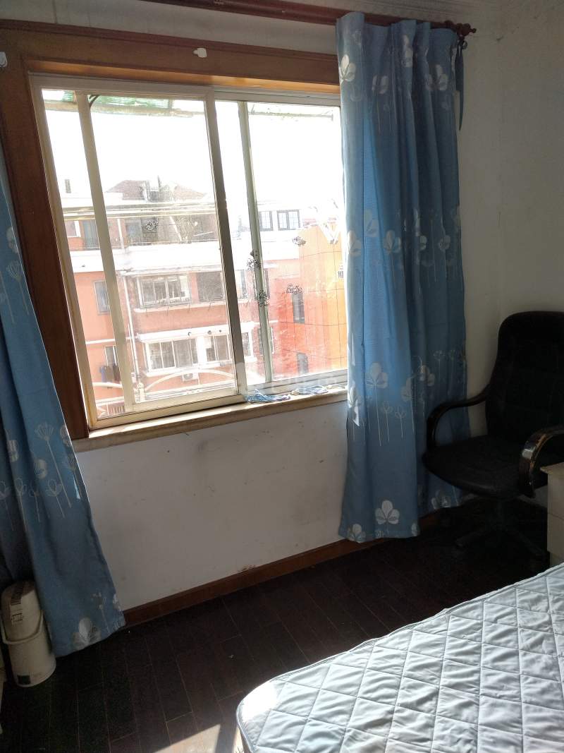 永灵小区（阳城路101弄）6986511卧室窗户图6