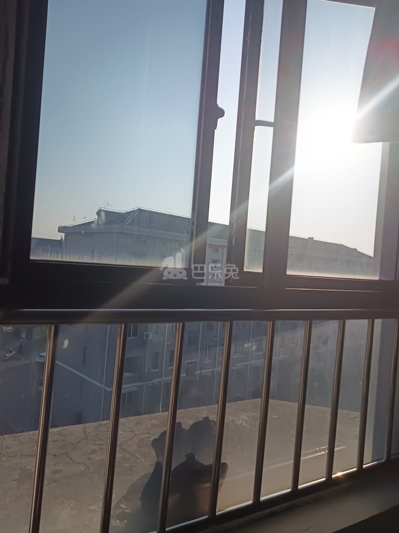 庐秀新苑西区（南埭路185弄）7053425卧室窗户图7