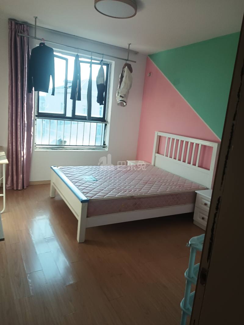 庐秀新苑西区（南埭路185弄）7053425卧室图0