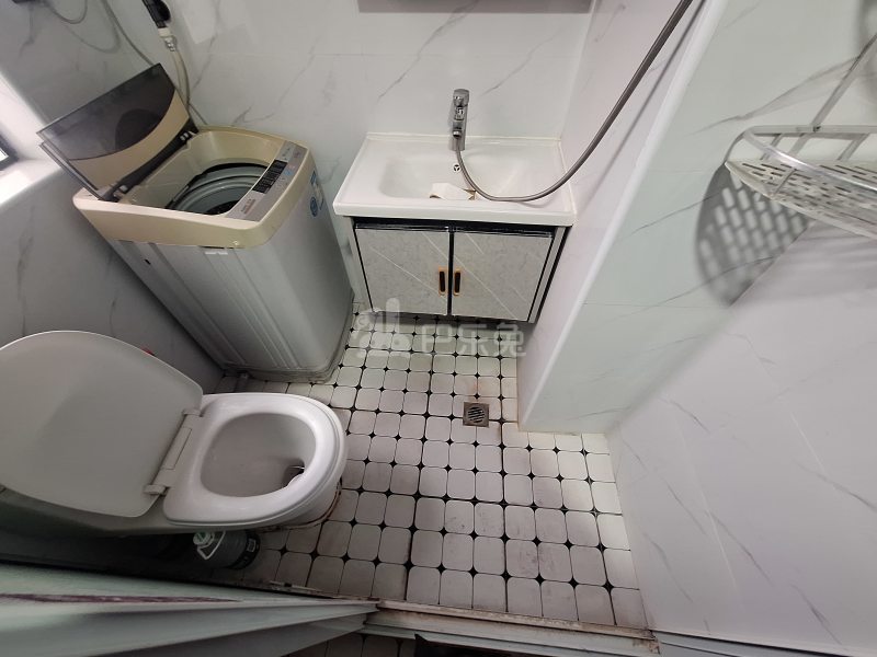 泰翔嘉苑7065175卫生间图5