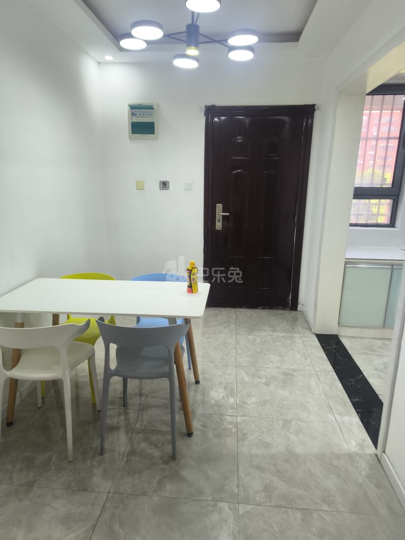 佘北家园紫荆苑7116742客厅图4