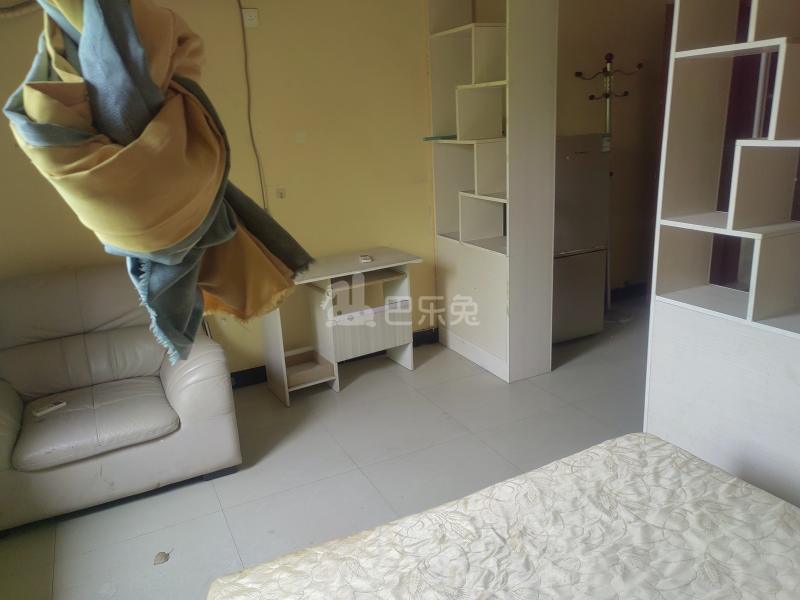 富锦路5380临（民房）7131680卧室图3