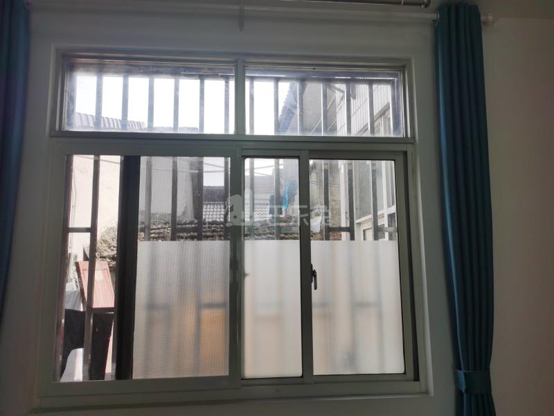 新建路24弄7号7135519卧室窗户图7