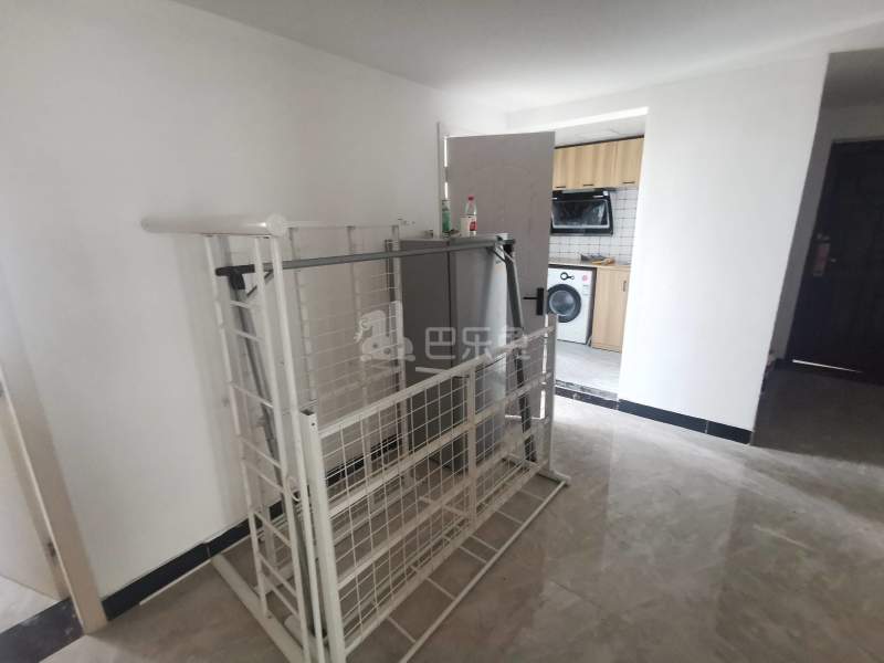 泰翔嘉苑7204305客厅图5