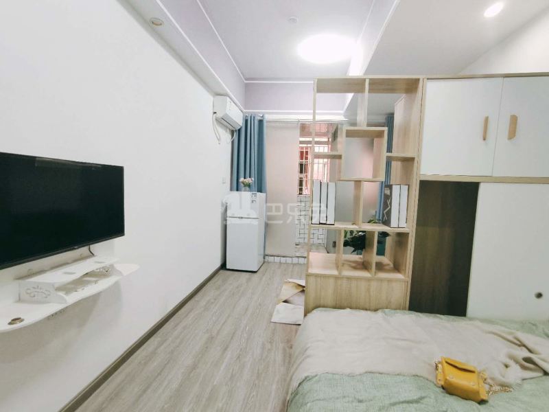 E+青年公寓坪洲轻铁花园1店7249512卧室图1