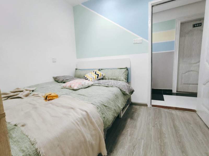 E+青年公寓坪洲轻铁花园1店7249512卧室图0