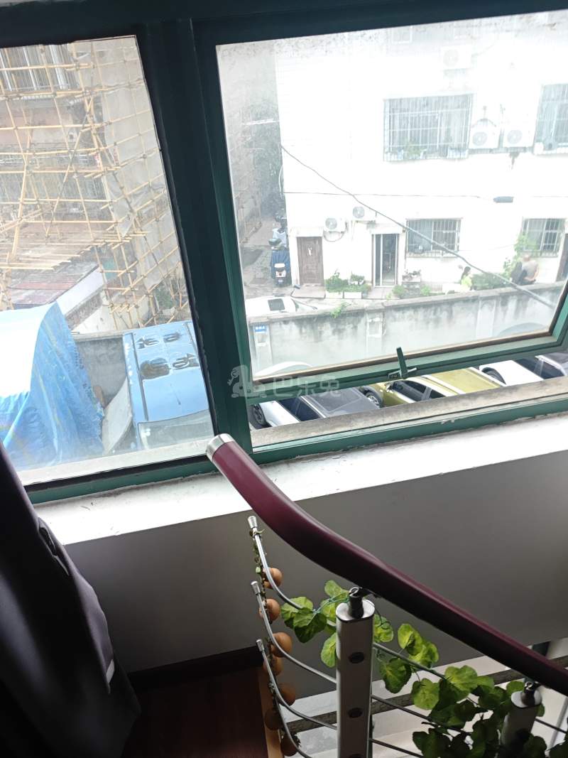 清溪路128号7251781卧室窗户图7