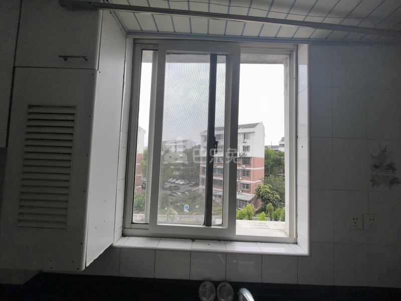 漪园新村（火车站路121弄）729276卧室窗户图8