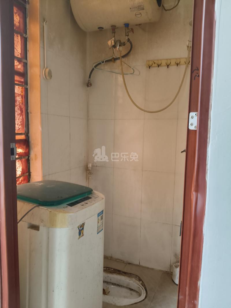 向南商业街4号7329418卫生间图5