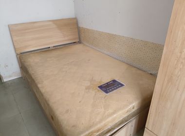 向南商业街4号 1室0厅1卫