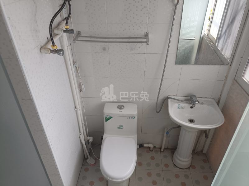 浦江东旭公寓东区7366633卫生间图5