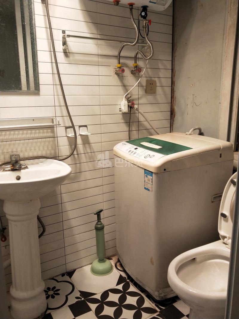 果园村六组7397382卫生间图5