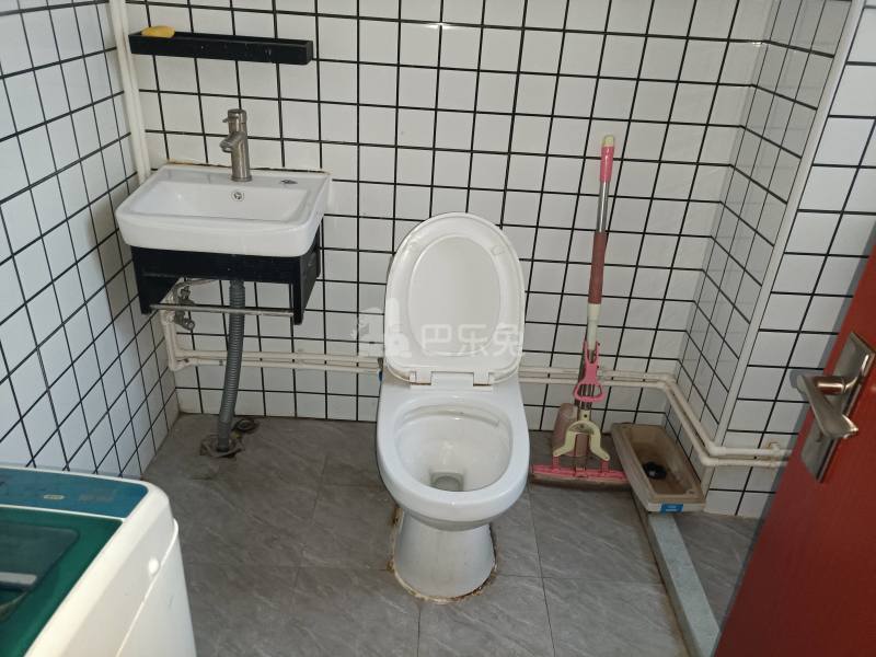 汇福家园德康里7418850卫生间图7