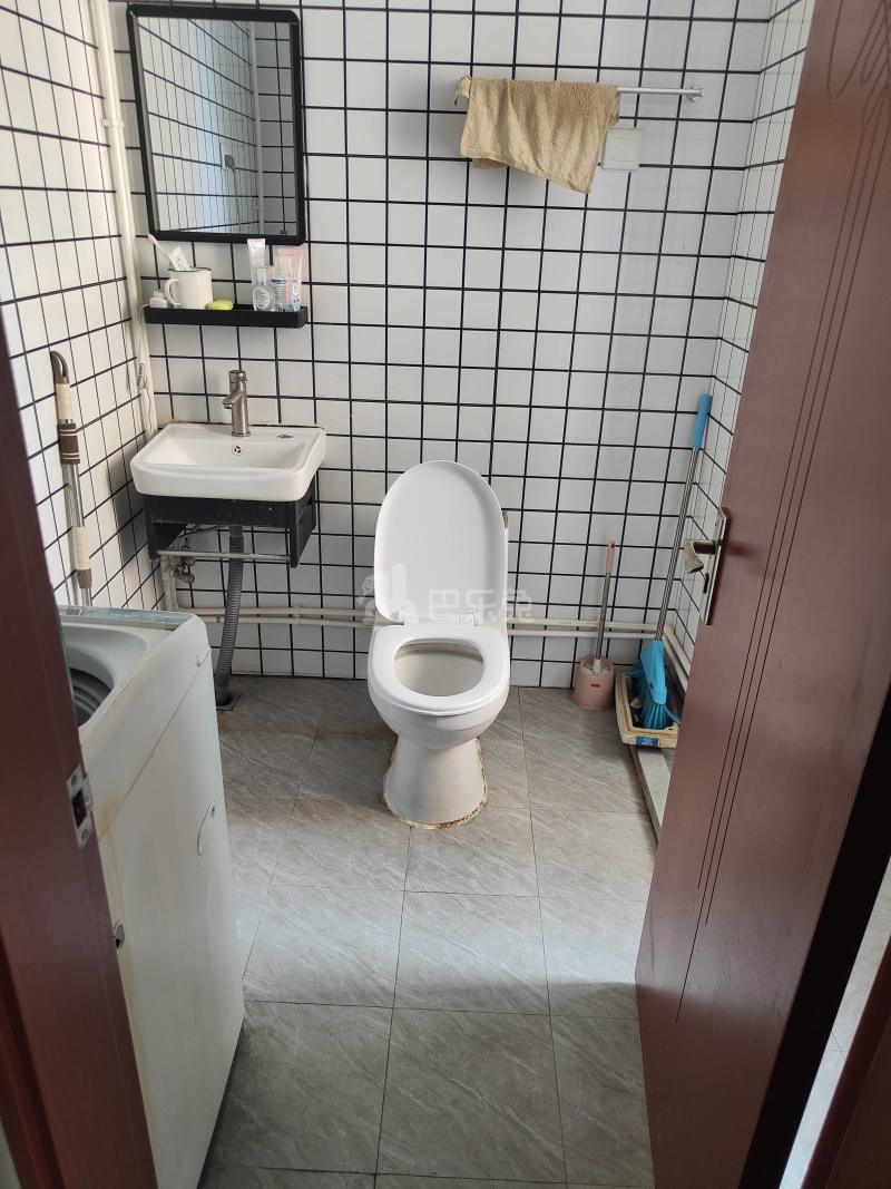 汇福家园德康里7418850卫生间图6