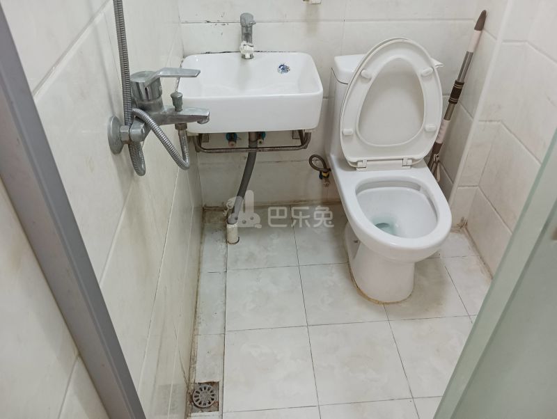 逸仙路3808号7419108卫生间图5